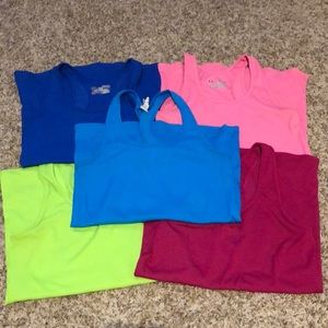 5 UNDER ARMOUR WOMEN’s WORKOUT TANKS